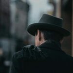 ,,Lalka" oraz Wokulski to idealny bohater dla pokolenia Z oraz pokolenia alfa. Nowa ekranizacja Lalki może tylko to potwierdzić. Na zdjęciu mężczyzna w kapeluszu.